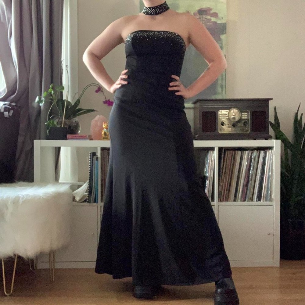 Glamorous 00s Choker Gown